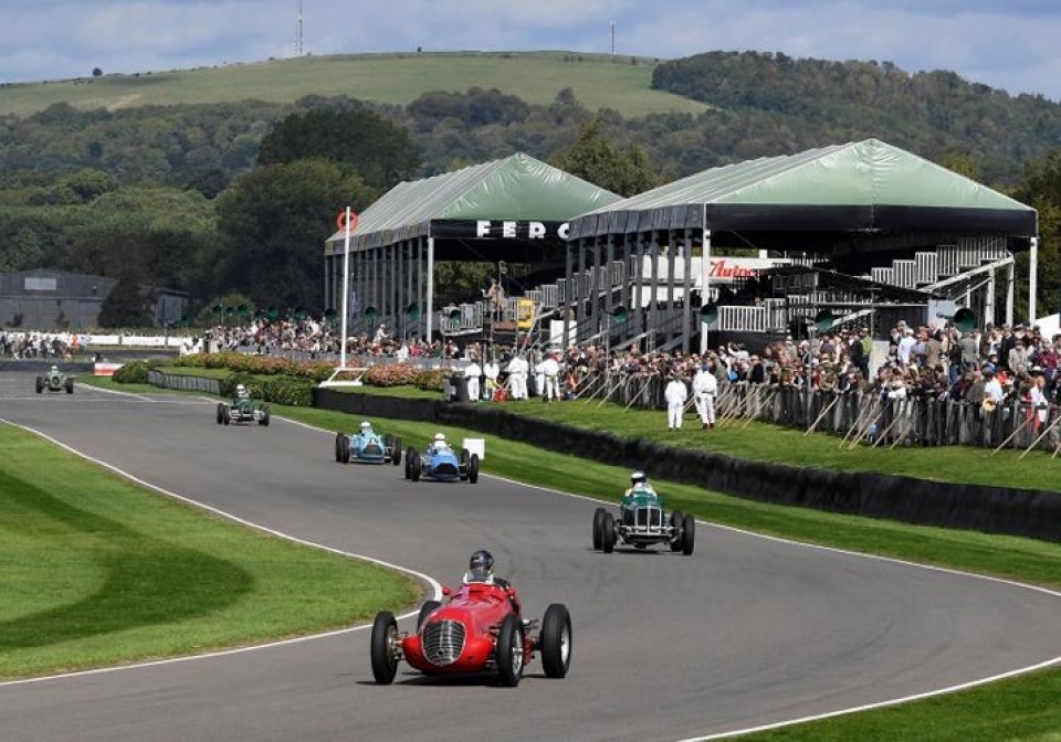 quay nguoc thoi gian tham gia cuoc dua xe co tu giua the ky 20