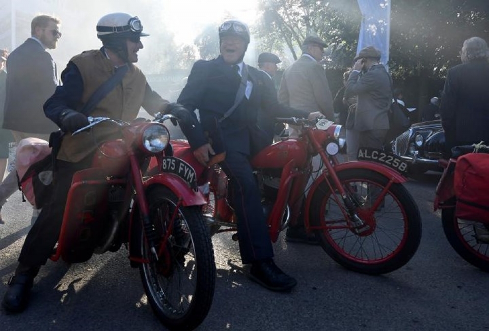 quay nguoc thoi gian tham gia cuoc dua xe co tu giua the ky 20