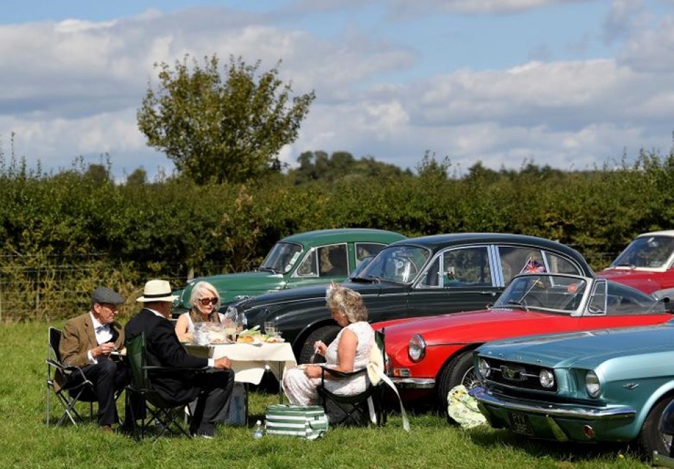 quay nguoc thoi gian tham gia cuoc dua xe co tu giua the ky 20