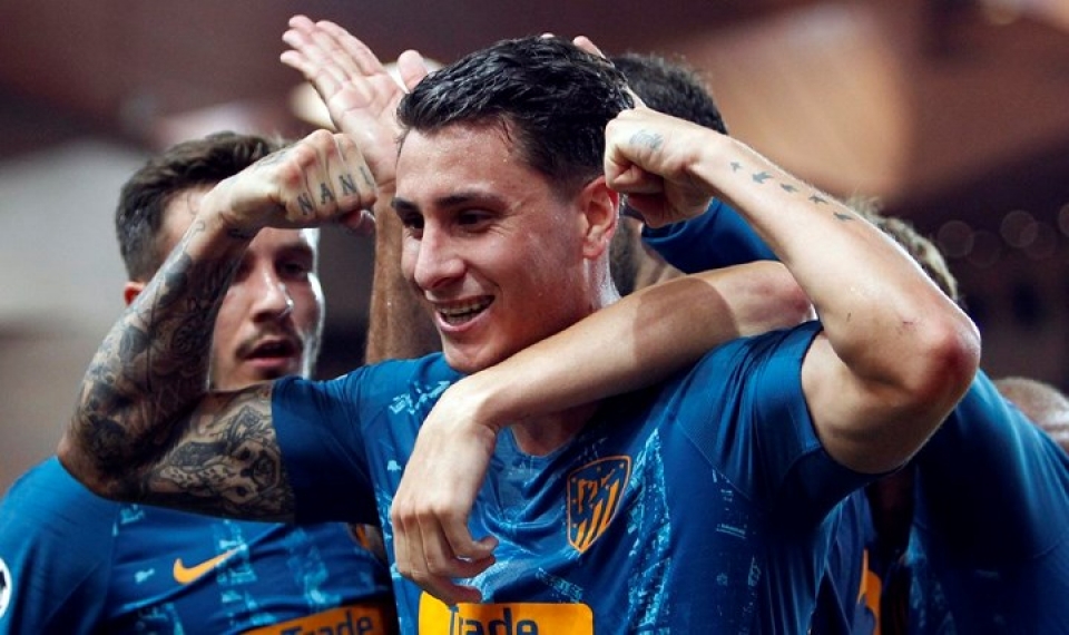 messi va doi hinh xuat sac nhat loat tran champions league dem qua