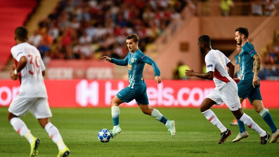 messi va doi hinh xuat sac nhat loat tran champions league dem qua