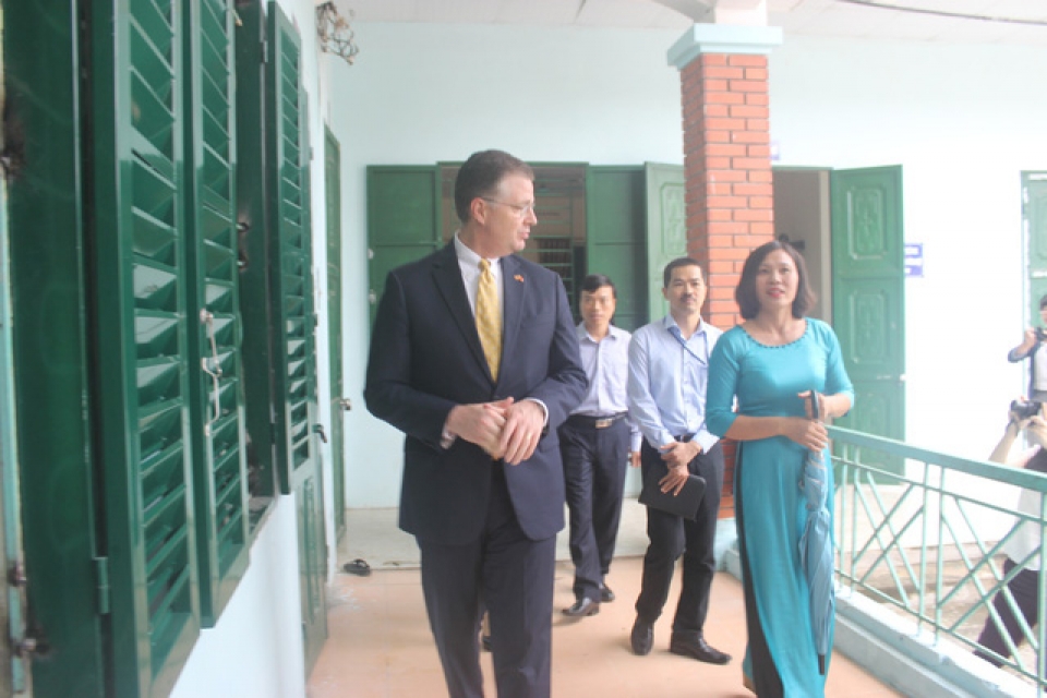 dai su my mua lan nan banh trung thu cung tre em khuyet tat viet nam