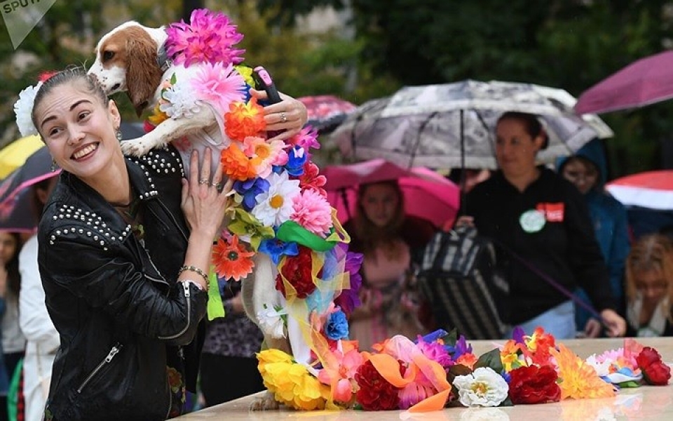 ngam cun cung sam vai sieu mau trinh dien tai moscow