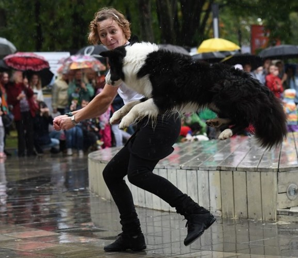 ngam cun cung sam vai sieu mau trinh dien tai moscow