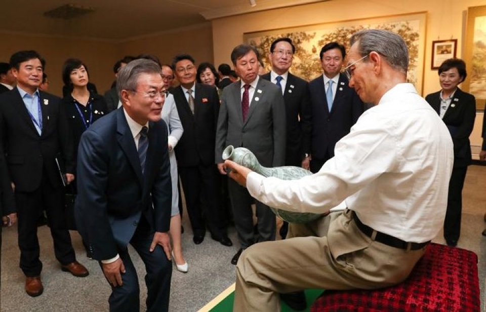 an tuong hinh anh trieu tien tiep don nong hau tong thong han quoc