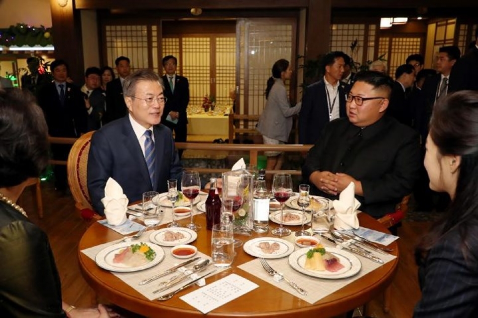 an tuong hinh anh trieu tien tiep don nong hau tong thong han quoc