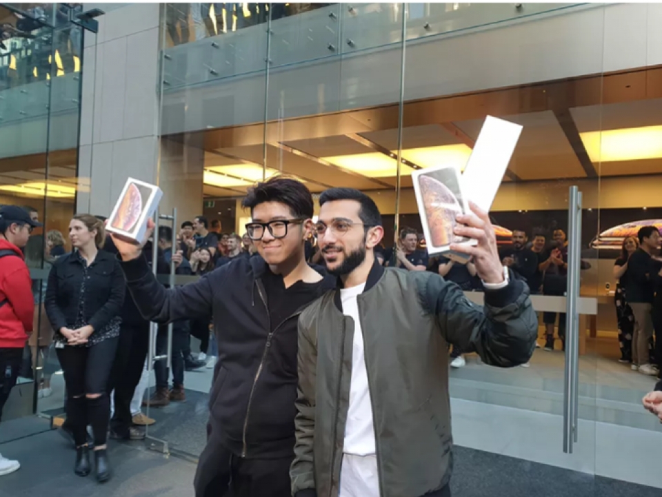 iphone xs chinh thuc len ke so nguoi xep hang giam so nam ngoai