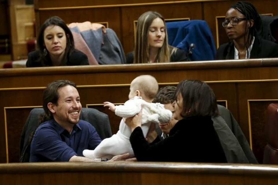 cac nu nghi si cham con nho giua nghi vien chau au va lien hop quoc