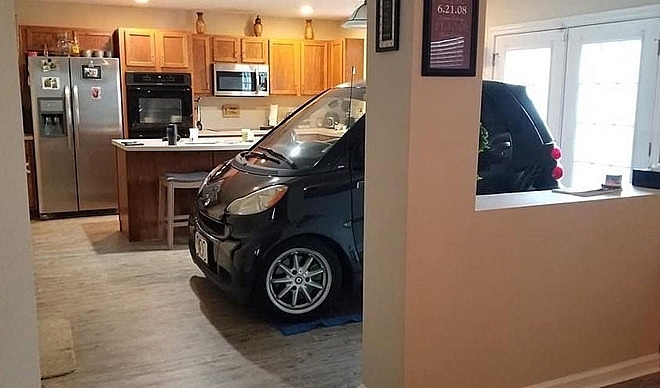 nguoi my do oto trong nha de tranh sieu bao dorian