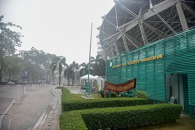 mua nhu trut nuoc tren san thammasat truoc gio dien ra tran viet nam thai lan