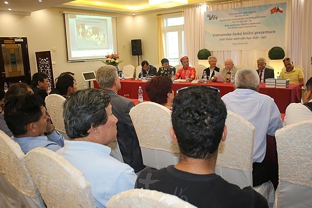 van hoc giup tang cuong hieu biet giua hai dan toc viet sec