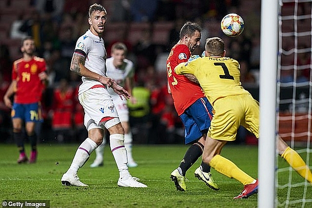 rodrigo va alcacer lap cu dup tay ban nha toan thang ca 6 tran