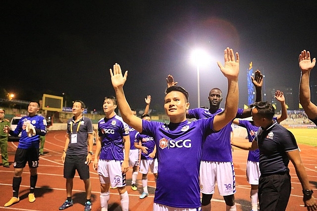 doan van hau goi video call cho quang hai chuc mung clb ha noi gianh ngoi vo dich v league