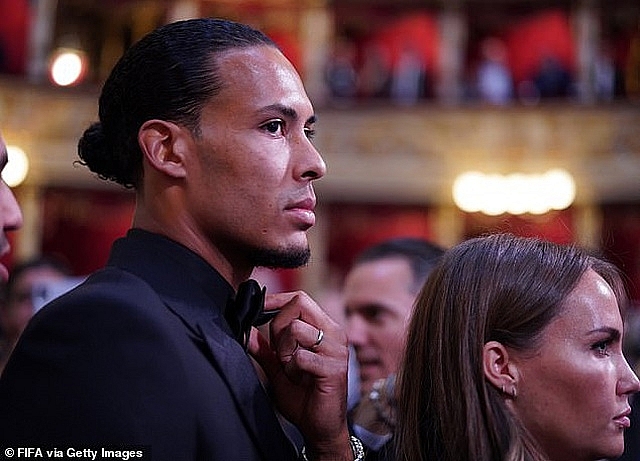 vuot qua cronaldo messi gianh giai cau thu xuat sac nhat nam cua fifa