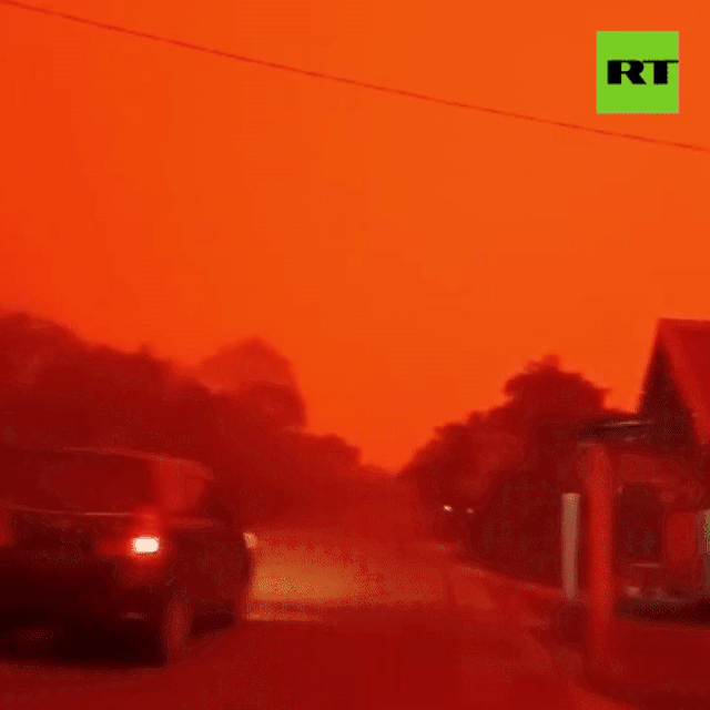 Indonesia: Cháy rừng khiến bầu trời ‘đỏ rực như máu’ bau troi do ruc nhu mau giua ban ngay