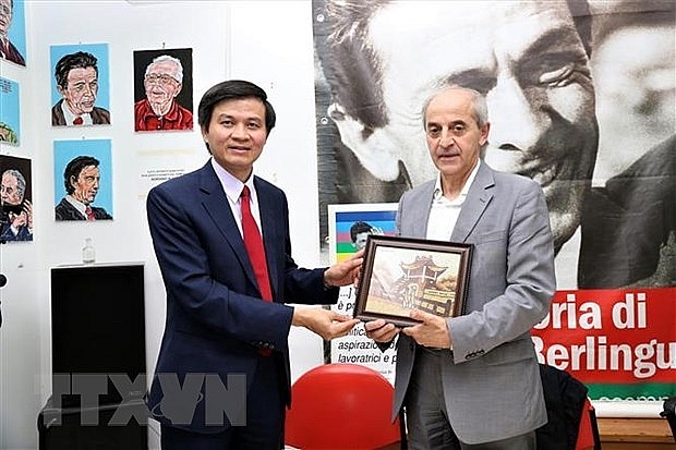 that chat quan he dang cong san viet nam va dang cong san italy