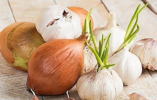 Giảm gần 70% nguy cơ ung thư vú nhờ ăn hành, tỏi sống mỗi ngày