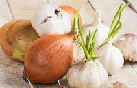 Giảm gần 70% nguy cơ ung thư vú nhờ ăn hành, tỏi sống mỗi ngày