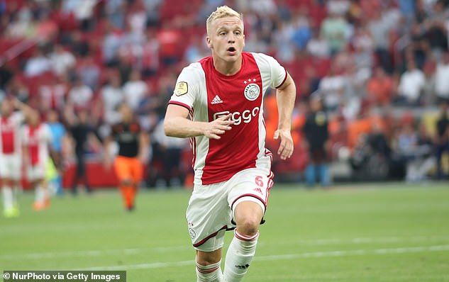 1017-16818902-7315203-ajax-midfielder-donny-van-de-beek-is-wanted-by-real-madrid-this-m-3-1564761289937