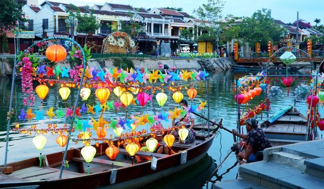 Du khách quay lại Hội An sau thời gian dài cách ly xã hội du khach quay lai hoi an sau thoi gian dai cach ly xa hoi