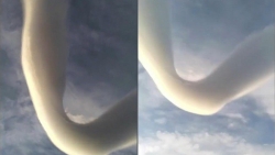 Indonesia: Đám mây hình rắn kỳ lạ xuất hiện trên bầu trời