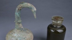 Trung Quốc: Tìm thấy bình đựng rượu thuốc 2.000 năm tuổi trong ngôi mộ cổ