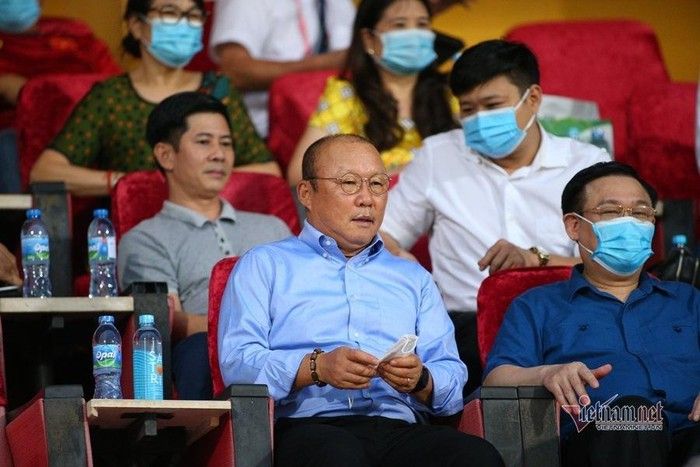 thay park cham tay co vang goi van quyet tro lai thoi