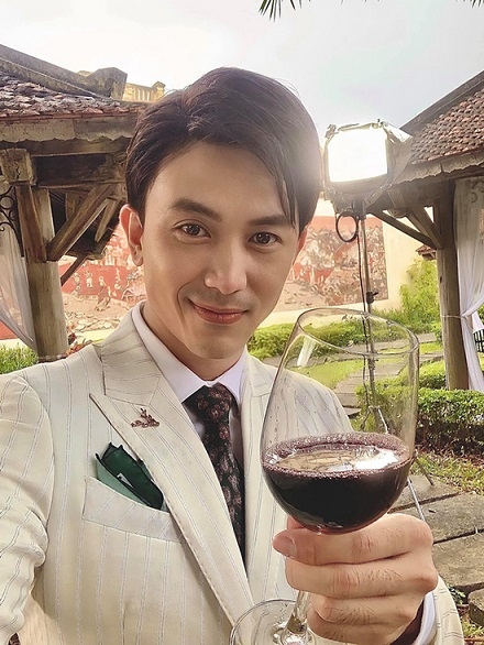 Hương vị tình thân: Ảnh hậu trường diễn viên rạng rỡ, mặc đẹp dự ngày vui Nam-Long Hương vị tình thân: Ảnh hậu trường diễn viên rạng rỡ, mặc đẹp dự ngày vui Nam-Long