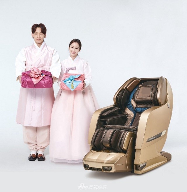Nhân dịp Trung thu, vợ chồng Kim Tae Hee chụp ảnh với trang phục hanbok