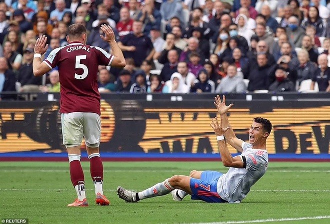 Man Utd vs West Ham (2 -1): Ronaldo thêm kỷ lục, thủ môn De Dea hóa anh hùng, HLV không hài lòng với trọng tài