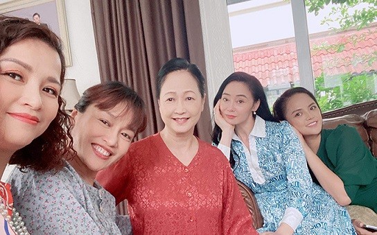 Hương vị tình thân: Không khí gia đình ấm cúng tại hậu trường phim