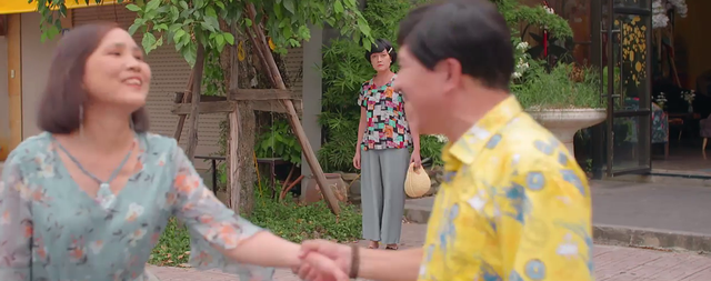 Mối tình tay ba rắc rối cậu Tiến - cô Hoan - cô Vân trong phim 11 tháng 5 ngày. 
