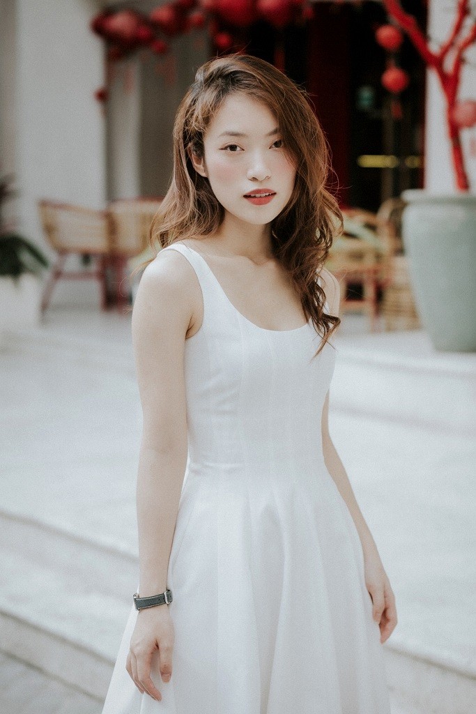 Chân dung cô gái - MC trẻ nhất dẫn Đường lên đỉnh Olympia năm thứ 22