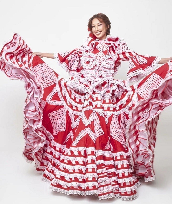 Hoa hậu Thùy Tiên