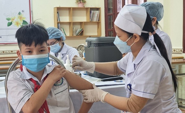 Đẩy nhanh tiêm vaccine Covid-19 để bảo vệ trẻ khi đến trường. (Nguồn: SK&ĐS)