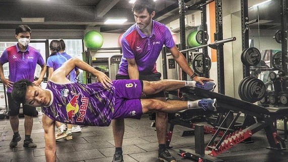 xuan truong hong duy gap chan thuong co the lo thi dau giao huu cung tuyen viet nam