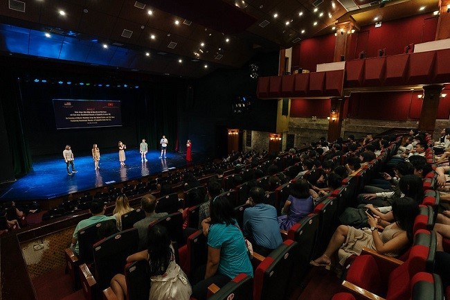 Nhóm nhạc Mỹ - A Cappella Backtrack Vocals kết thúc chuyến lưu diễn tại Việt Nam