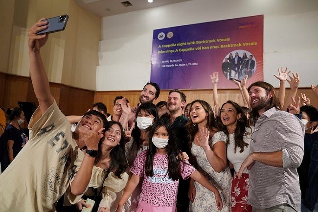 Nhóm nhạc Mỹ - A Cappella Backtrack Vocals kết thúc chuyến lưu diễn tại Việt Nam