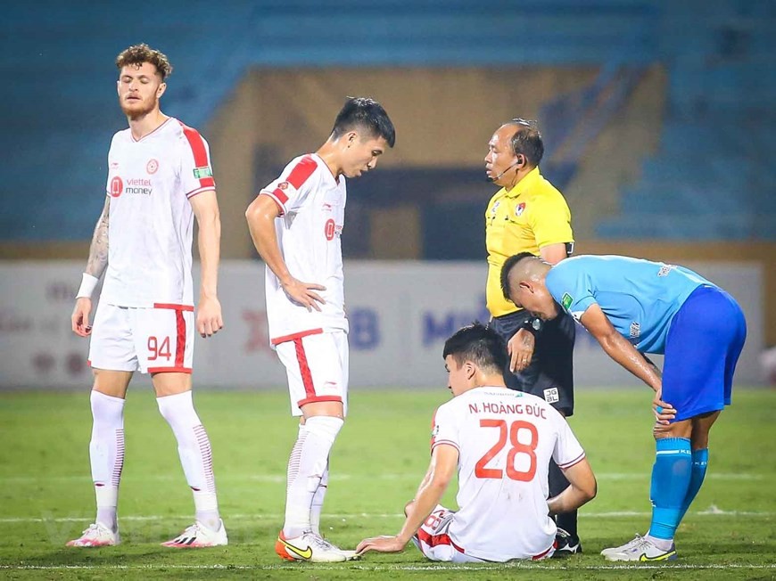 Hoàng Đức chấn thương, thầy Park chó phép ở nhà nghĩ dưỡng thương