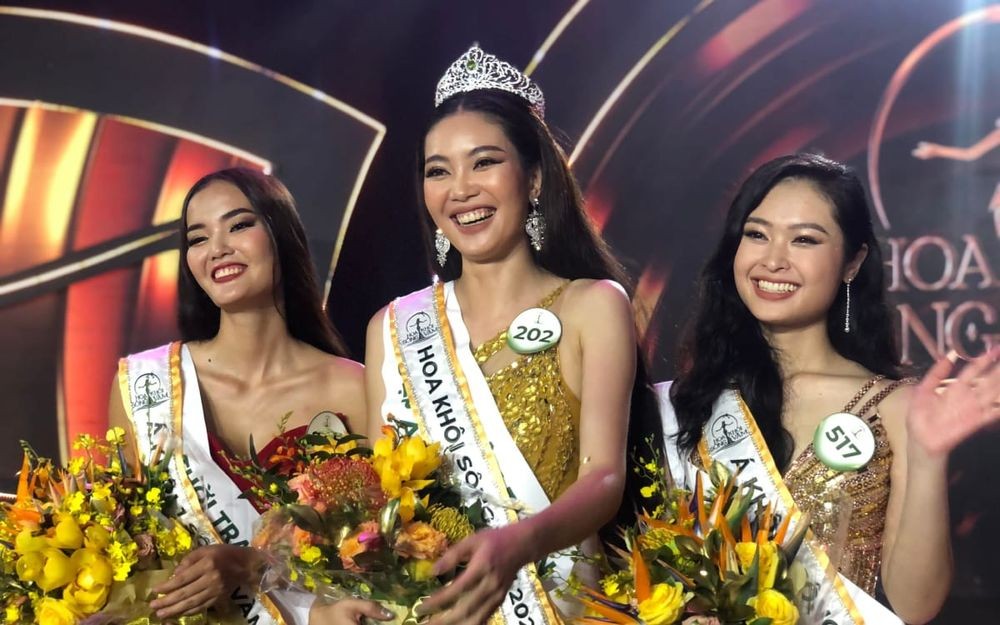 Huỳnh Đào Diễm Trinh - tân Hoa khôi Sông Vàm 2022 Huỳnh Đào Diễm Trinh - tân Hoa khôi Sông Vàm 2022