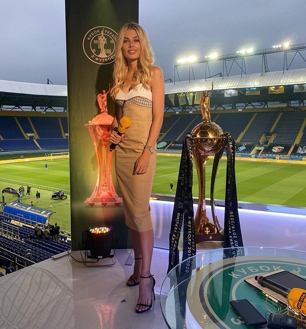 Fan Arsenal gọi vợ cầu thủ Oleksandr Zinchenko là ‘nàng WAG gợi cảm nhất thế giới’