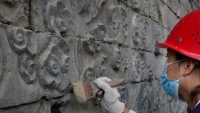 Trung Quốc: Phát hiện 2 bức tranh tường cổ bằng đá chạm khắc hoa văn tinh xảo