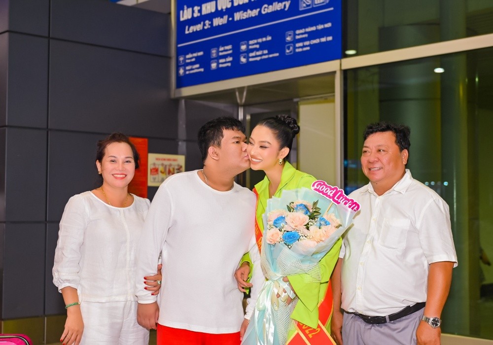 Lâm Thu Hồng lên đường đi thi The Miss Globe 2022