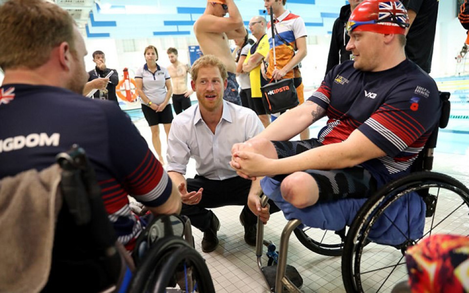 hoang tu anh harry than thiet xem bong ro cung cuu tong thong my obama