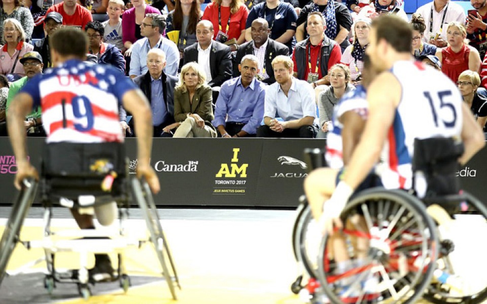 hoang tu anh harry than thiet xem bong ro cung cuu tong thong my obama