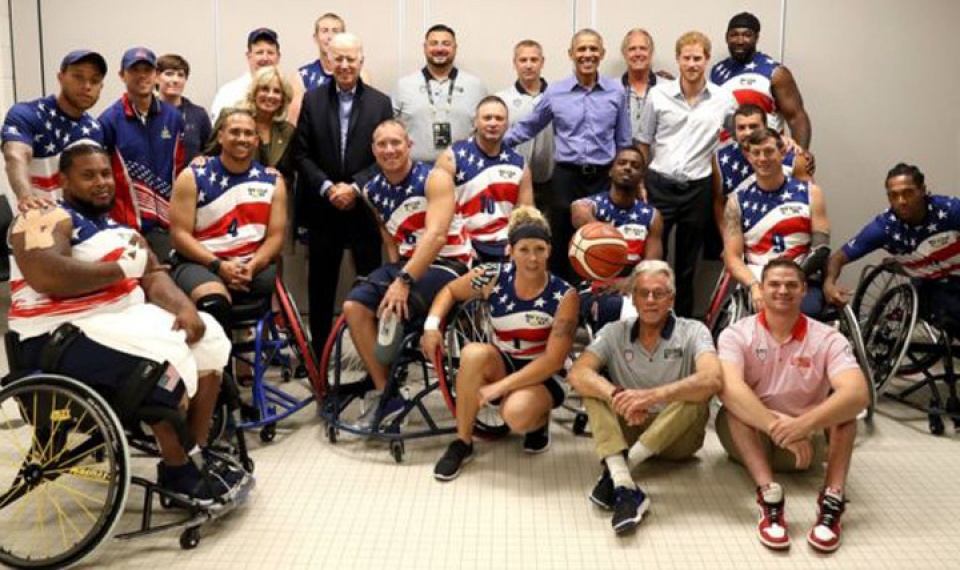 hoang tu anh harry than thiet xem bong ro cung cuu tong thong my obama