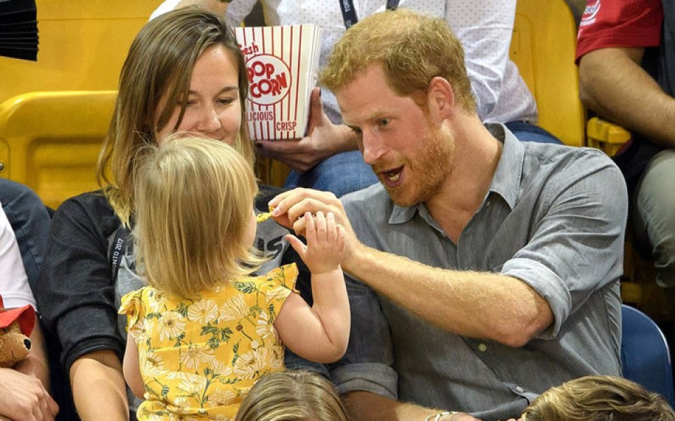 hoang tu anh harry than thiet xem bong ro cung cuu tong thong my obama