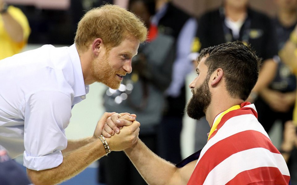 hoang tu anh harry than thiet xem bong ro cung cuu tong thong my obama