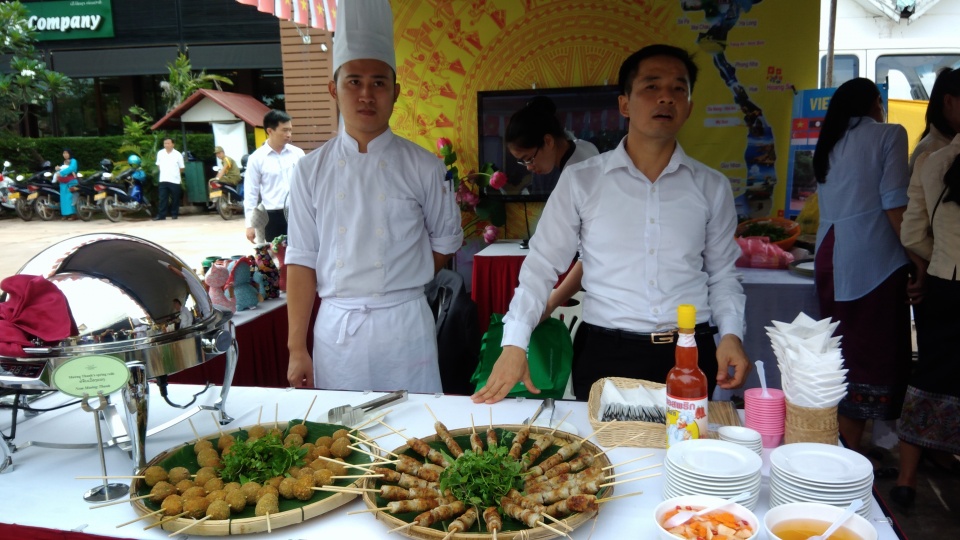 Hội chợ ẩm thực ASEAN tại Lào hoi cho am thuc asean tai lao