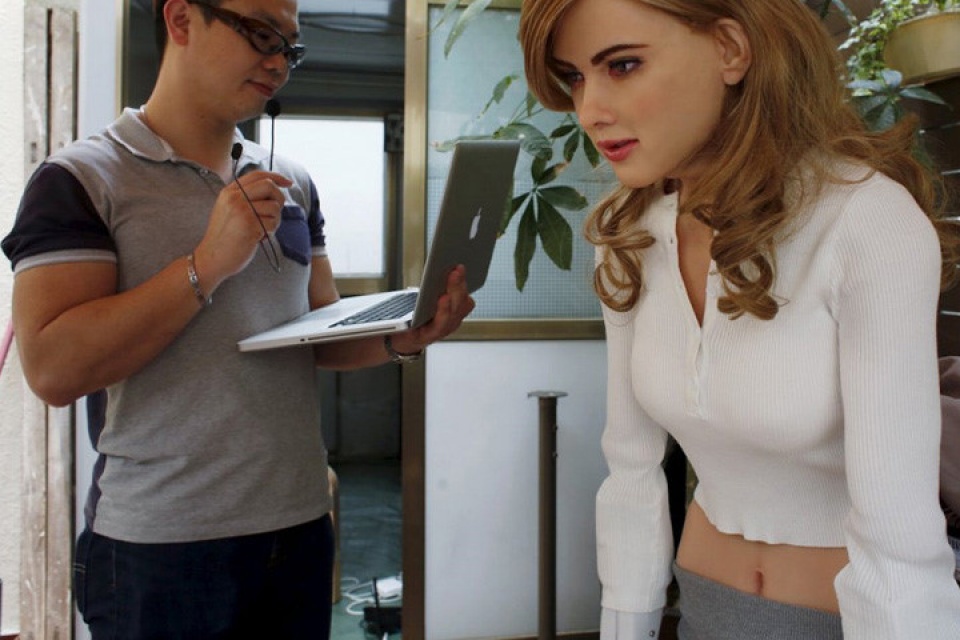 Xuất hiện robot là "bản sao" của Scarlett Johansson xuat hien robot la ban sao cua scarlett johansson